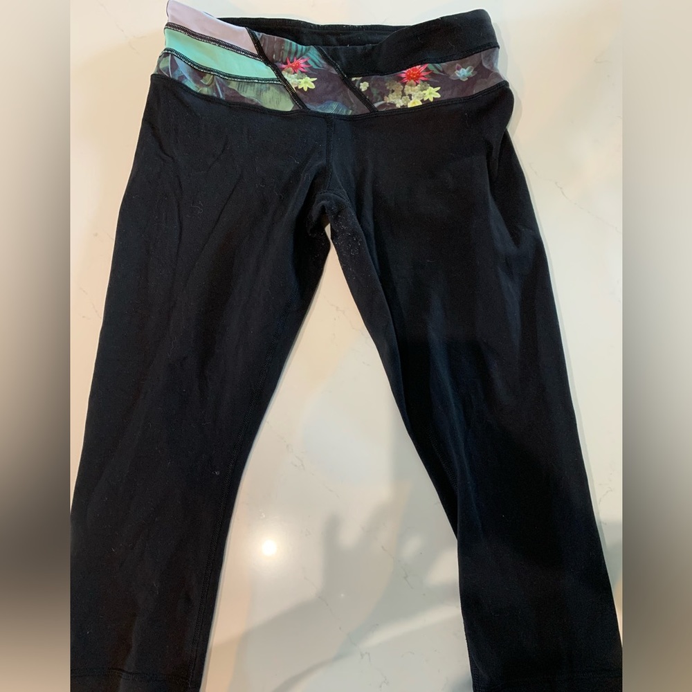 Lululemon size 8 capris with floral waist band